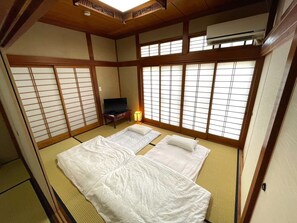 4 bedrooms, free WiFi, bed sheets - Rent an old private house in the center of Goto / Goto Nagasaki (Goto)