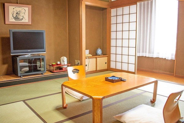 ・Japanese-style room with 8 tatami mats where you can relax on the tatami mats
