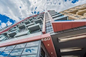 Exterior detail - 1King 1Queen 1Twin Beds/CN TowerView/Luxury Suite (Toronto)