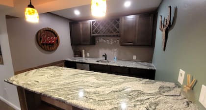 Westy Escape 2 Living Rooms, 2 Primary Bedrooms, Bar, BBQ, FirePit, Patio