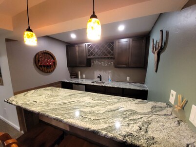 Westy Escape 2 Living Rooms, 2 Primary Bedrooms, Bar, BBQ, FirePit, Patio