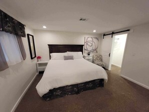 5 bedrooms, iron/ironing board, travel cot, free WiFi - Westy Escape 2 Living Rooms, 2 Primary Bedrooms, Bar, BBQ, FirePit, Patio (Westminster)