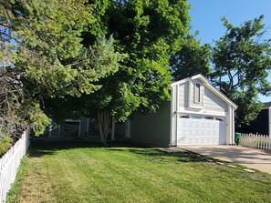 Exterior - Westy Escape 2 Living Rooms, 2 Primary Bedrooms, Bar, BBQ, FirePit, Patio (Westminster)