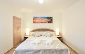 4 bedrooms, iron/ironing board, travel cot, free WiFi - Holiday home Vrvilo- with a private pool and a playground (Brštanovo)