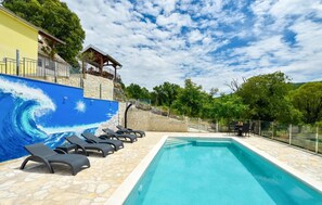 Outdoor pool - Holiday home Vrvilo- with a private pool and a playground (Brštanovo)