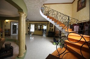 Interior - Villa Paradise 4x4 12 minutes to the the airport! (Montego Bay)