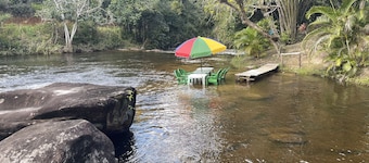Sitio com 8 Suítes na Linha Verde com rio e Piscina, a 15 Minutos da Praia