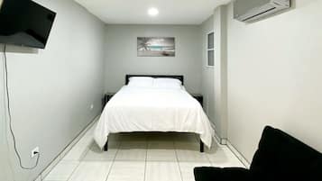 2 bedrooms, iron/ironing board, WiFi, bed sheets
