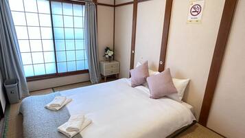 4 habitaciones, escritorio, wifi gratis y ropa de cama