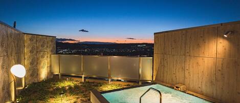 مغطس سبا خارجي