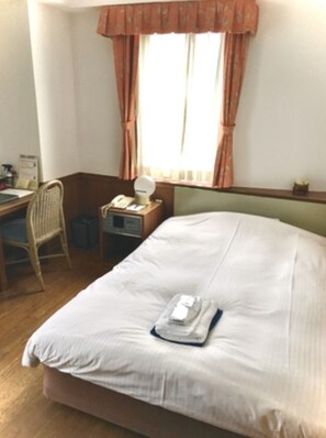 1 chambre, bureau, fer et planche à repasser, Wi-Fi gratuit