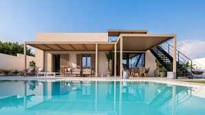 A modern house with a swimming pool, outdoor seating, and a staircase leading to a second level. - Villa Iside - Santa Maria Del Fo... (Santa maria del focallo)