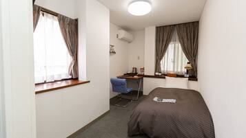 1 bedroom, desk, free WiFi, bed sheets