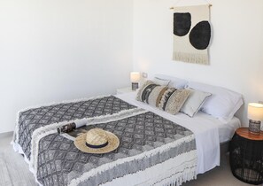 3 slaapkamers, een strijkplank/strijkijzer, gratis wifi, beddengoed