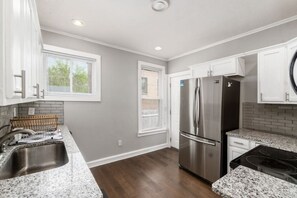 Fridge, microwave, stovetop, dishwasher