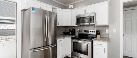 Fridge, microwave, stovetop, dishwasher