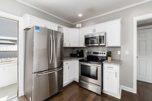 Fridge, microwave, stovetop, dishwasher