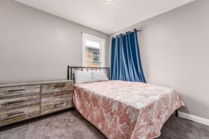 4 bedrooms, desk, iron/ironing board, free WiFi