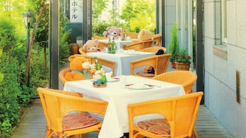 屋外ダイニングエリア