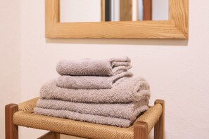 Hair dryer, towels - A private house renovated with natural materials and filled with the scent of wood / Wake-gun Okayama (Wake-gun)