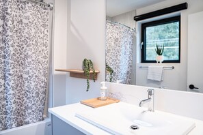 Condo | 3 habitaciones, wifi gratis y ropa de cama 