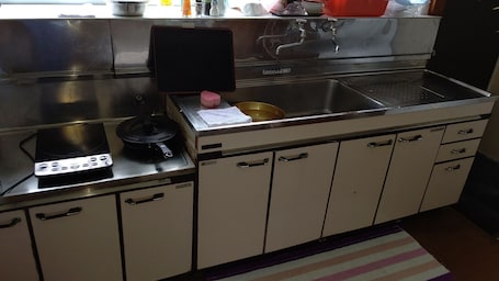 Fridge, microwave, stovetop, cookware/dishes/utensils