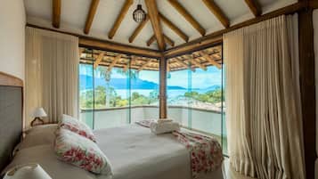 Vila | Cortinas blackout, ferros/tábuas de passar roupa, Wi-Fi de cortesia