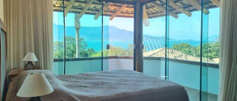 Cortinas blackout, tabla de planchar con plancha y wifi gratis