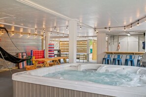 Innendørs boblebad