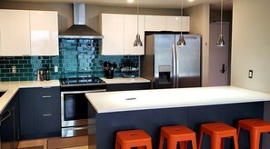 Réfrigérateur, cafetière/bouilloire