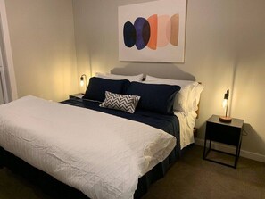 2 chambres, fer et planche à repasser, accès Internet