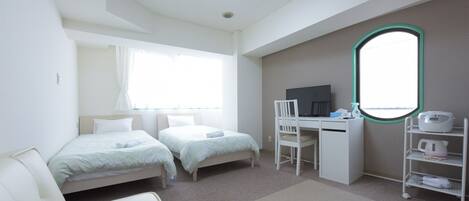 1 bedroom, desk, free WiFi, bed sheets