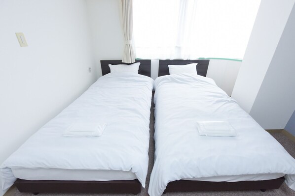 1 habitación, escritorio, wifi gratis y ropa de cama