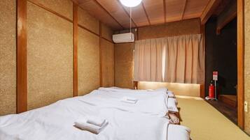 1 bedroom, desk, free WiFi, bed sheets