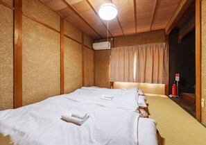 1 soverom, skrivebord, wi-fi (inkludert) og sengetøy