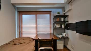 1 室のベッドルーム、デスク、ベッドシーツ