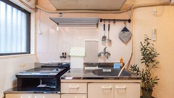 Fridge, microwave, stovetop, cookware/dishes/utensils