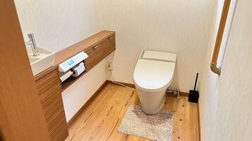 Sèche-cheveux, serviettes fournies