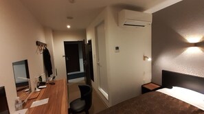 1 soverom, skrivebord, strykejern/-brett og wi-fi (inkludert)