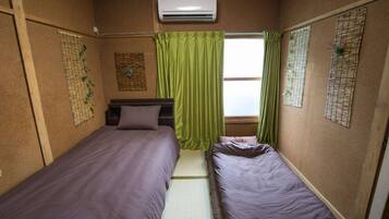 3 camere, una scrivania, lenzuola