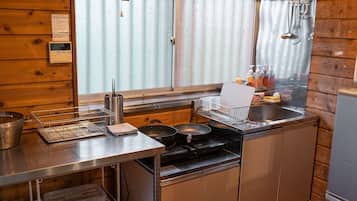 冰箱、微波炉、炉灶、厨具/餐具