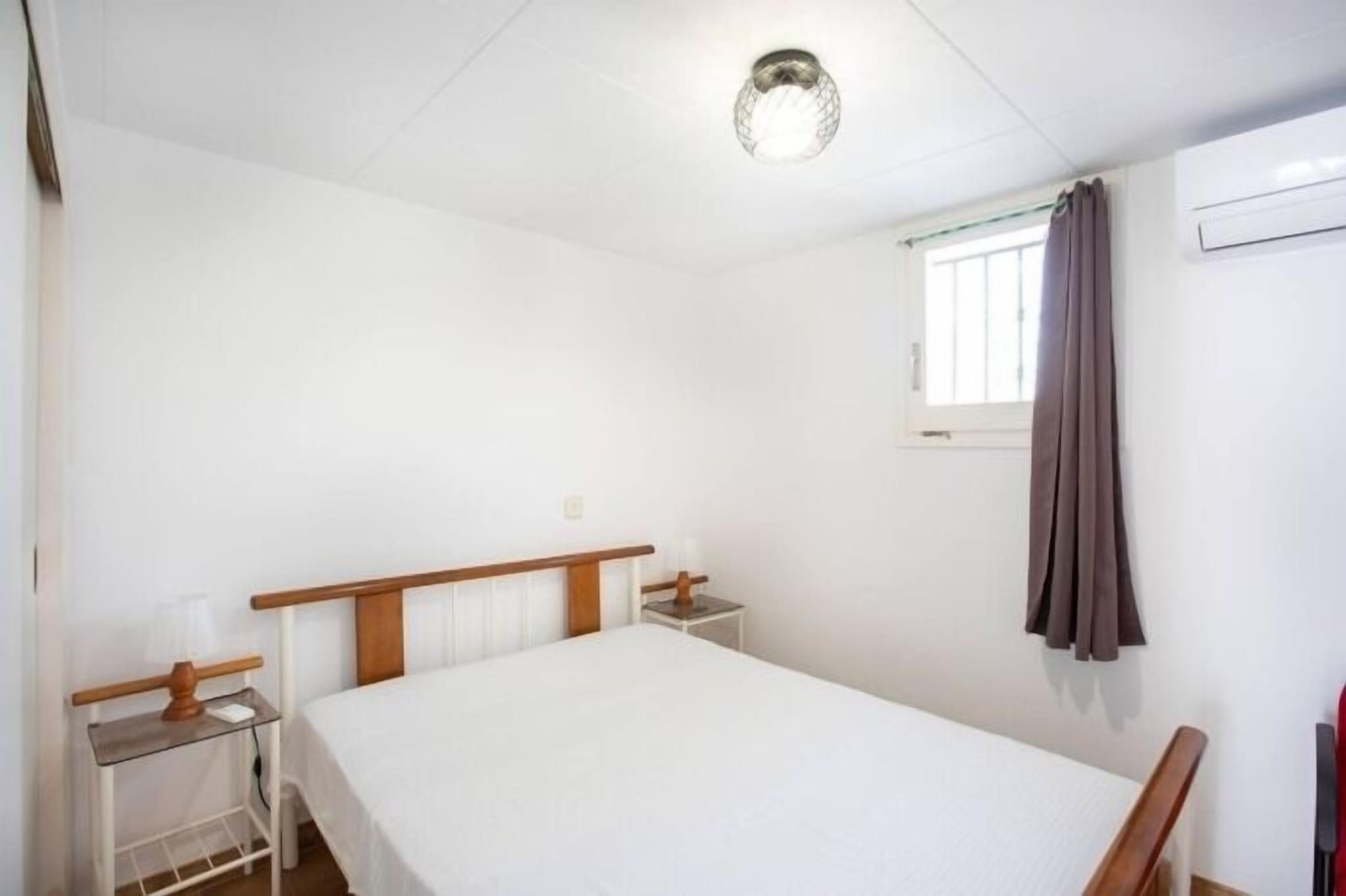 3 bedrooms, internet, bed sheets