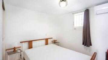 3 bedrooms, internet, bed sheets