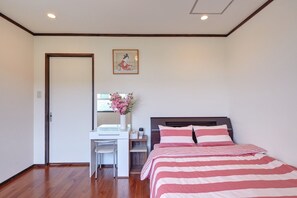 3 多间卧室、办公桌、免费 WiFi、床单