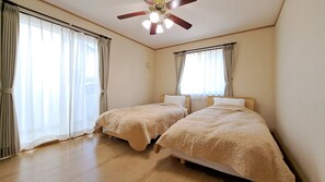 3 habitaciones, escritorio, tabla de planchar con plancha y wifi gratis 