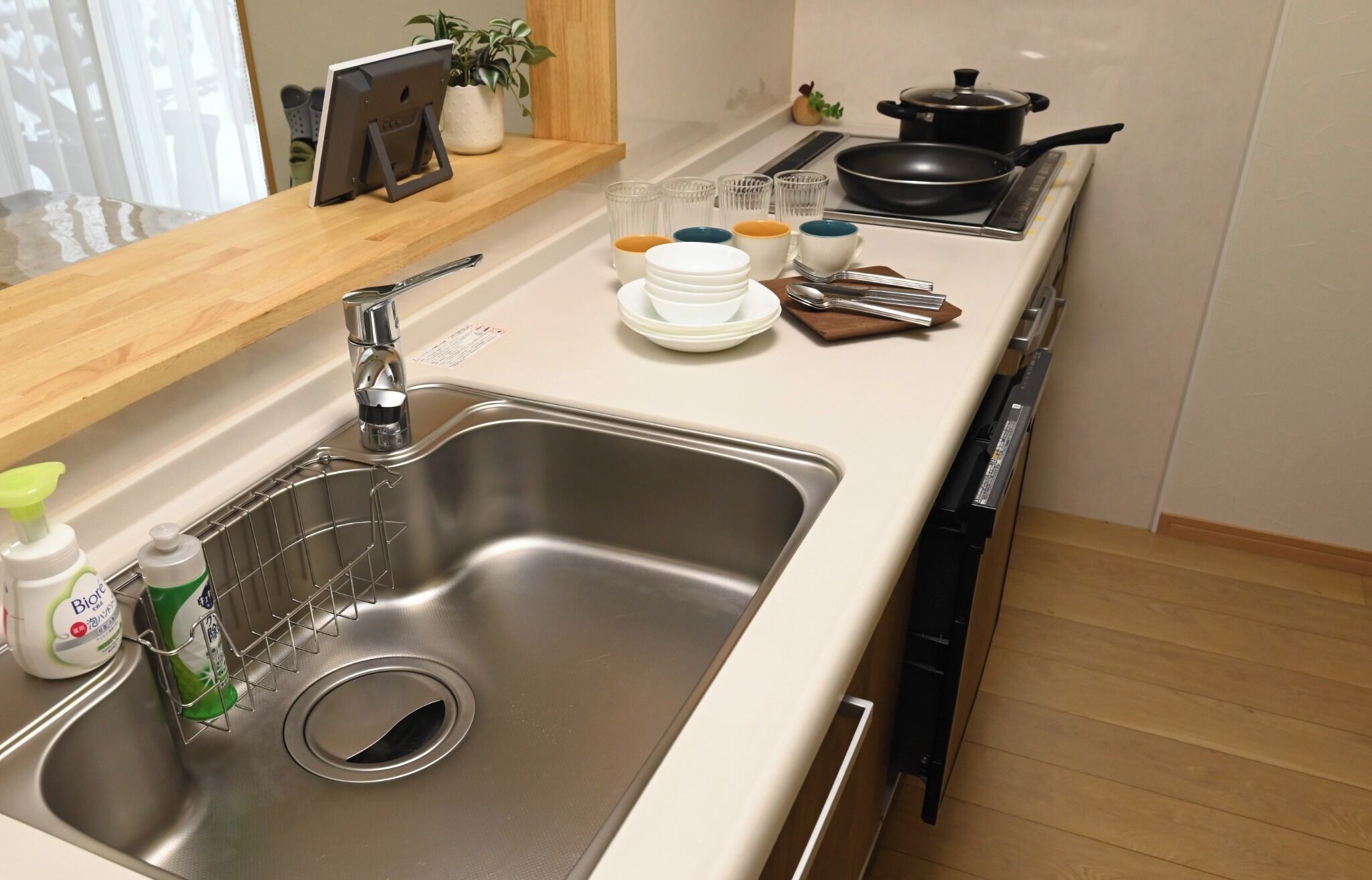 Fridge, microwave, stovetop, cookware/dishes/utensils