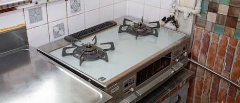 冰箱、微波炉、炉灶、厨具/餐具