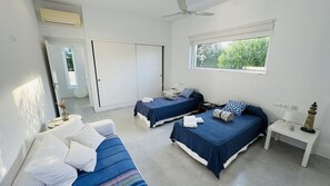 4 bedrooms, iron/ironing board, free WiFi, bed sheets