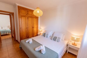 4 bedrooms, iron/ironing board, free WiFi, bed sheets - Villa GALERA (Son Bou)