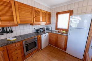 冷蔵庫、電子レンジ、オーブン、食器洗い機